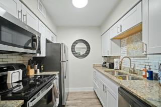 Two Apartments in the Heart of Arlington! - Arlington - 6
