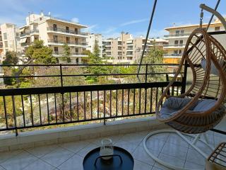 Elegant Renovated 1-Bedroom Flat with Park View - 3