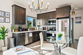 Newly Remodeled Cozy Beach Retreat Ocean Views - Manhattan Beach - 4