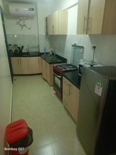 classy executive two bedroom apartment with fully equipped gym ample parking space swimming pool children playing ground and amazing scenic views in kilimani - Nairobi - 4