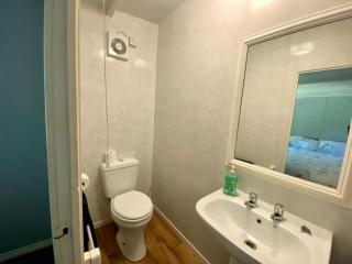 Delightful 2 bed chalet in large garden - 2