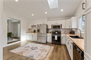 4BD Home | 3min to UND | Cozy Yard | Pingpong - South Bend - 6