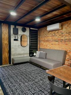 Kurie Redbrick House - 8