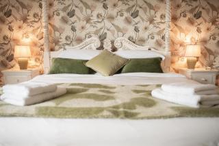 Boutique Retreat with Rooftop Hot tub and Four poster bed - Southampton - 0