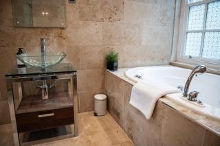 Boutique Retreat with Rooftop Hot tub and Four poster bed - Southampton - 7