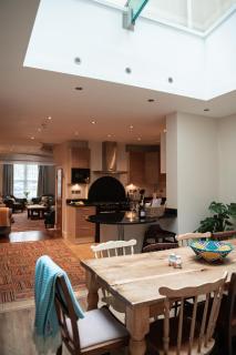 Boutique Retreat with Rooftop Hot tub and Four poster bed - Southampton - 4