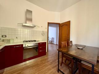 Appartamento per 6 persone nella natura - zona collinare residenziale La Spezia - 15 minuti dalla stazione - Val di Vara Trekking 5 Terre - La Spezia - 7