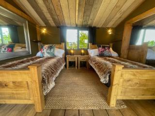 Rustic Country Cabin, Bring Horses, Fire Pit & Puppies - - 2