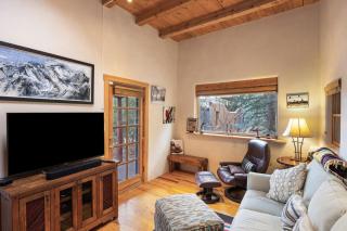 Serene Historic Santa Fe with Sunset Views - Santa Fe - 2