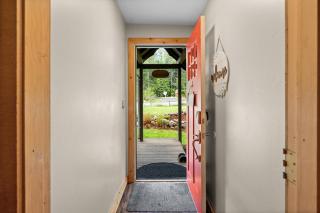 Riverfront Luxury Cabin-Hot Tub-EV-Deluxe Kitchen - 3