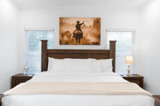 The Texas Hideaway - Houston - 3
