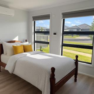 Modern & Accessible 4BR Home - Werribee - 3