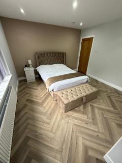 Luxurious 3 bedrooms flat near New Cross,Wolverhampton - Wednesfield - 8