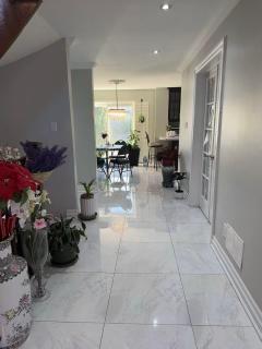 Master bedroom suite on the 2nd floor, city center - Mississauga - 6