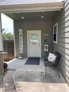 The Nest 1 Bedroom Suite 12 min from Magnolia - 0