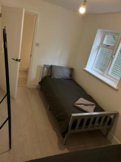 Bright Coastal Seafront Escape - Worthing - 8