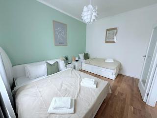 HLY - Newly designed APT with BIG PROMO! - Praga - 8