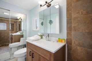 Great Hudson House - Cozy Canalfront Getaway - 4