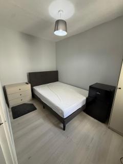 Modern bedroom near town centre - Bridgwater - 7