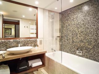 Crowne Plaza Bucharest by IHG - Boekarest - 4