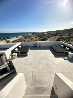 Modern Getaway in a Surfing Paradise - - 4