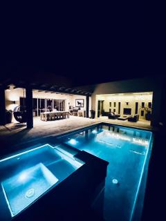 Modern Getaway in a Surfing Paradise - - 6