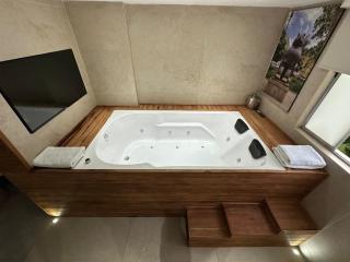 Luxury Apartment Jacuzzi Air Conditioning Fireplace and King Bed - Medellín - 9