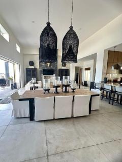 Modern Getaway in a Surfing Paradise - - 1