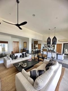 Modern Getaway in a Surfing Paradise - - 2