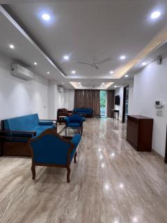 Urban 3bhk luxurious Apartment with Balcony relaxing vibe - Nuova Delhi - 8