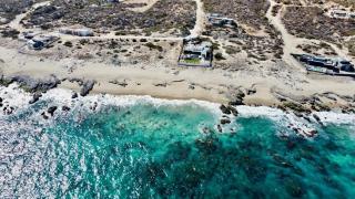 Modern Getaway in a Surfing Paradise - 8