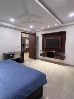 Urban 3bhk luxurious Apartment with Balcony relaxing vibe - Nuova Delhi - 4