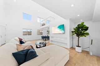 Santa Monica Serenity 4BR Escape Near Ocean, Eats & Boutiques - Los Angeles - 0