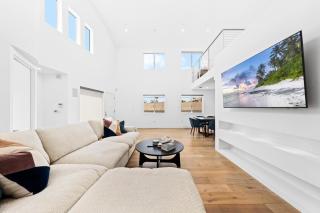 Santa Monica Serenity 4BR Escape Near Ocean, Eats & Boutiques - Los Angeles - 2