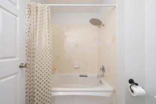 Surrey Family Home w/ Patio & Garden – 3BR 2BA - Surrey - 1