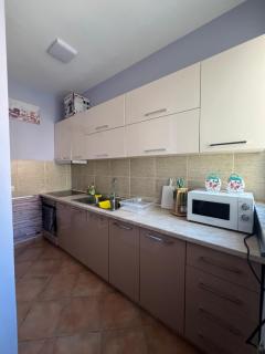 Coastal Comfort Apartment - Golem - 9