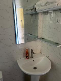 K-Rose Guesthouse and Travel Lodge - Accra - 1