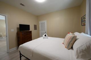 Cottage on 10th Cozy Retreat Near Downtown & Beach - Pensacola - 3