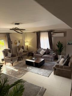 فيلا مبهجة مع مسبح وحديقة رائعة - 8