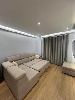 Tili Home - Polisi i Vogël - 1