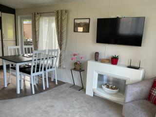 Thistle Lodge - Dollar - 9