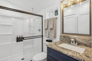 NEW 8 BR Magical Lush Estate with Saltwater Pool, Spa, 2 Waterfalls, Cave Grotto! - Vista - 6