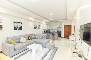 12th Flr Luxe Apt Kilimani City View & Pool NBO - Nairobi - 4