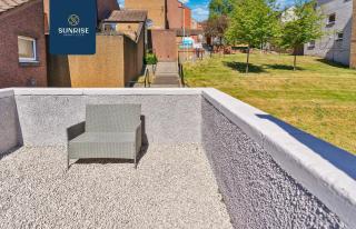 Eden Views - 3 Rooms, 5 Beds, Fully Equipped, 2 mins to Centre and Ring Road, Perfectly Suited to Groups by SUNRISE LONG LETS and SERVICED ACCOMMODATION DUNDEE - 3