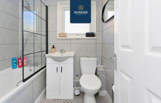 Eden Views - 3 Rooms, 5 Beds, Fully Equipped, 2 mins to Centre and Ring Road, Perfectly Suited to Groups and Long Stays, INVOICE and REDUCED PRICE only via SUNRISE SHORT LETS Dundee - Dundee - 4