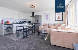 Eden Views - 3 Rooms, 5 Beds, Fully Equipped, 2 mins to Centre and Ring Road, Perfectly Suited to Groups by SUNRISE SHORT LETS DUNDEE, - 9