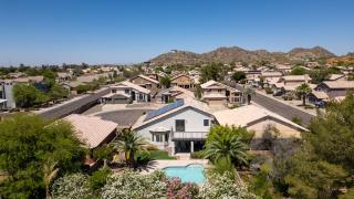 Charming Cozy 4br Retreat-Pool, Pool Table, Grill & Fire Pit - Phoenix - 0