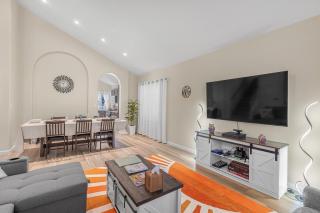 Charming Cozy 4br Retreat-Pool, Pool Table, Grill & Fire Pit - Phoenix - 1