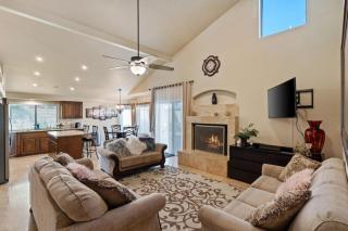 Stylish Home in Scottsdale HeatedPool & HotTub - Phoenix - 2