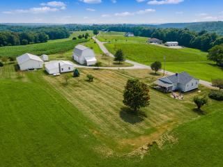 5084 Goss Rd - Sugar Grove Farmhouse - Hocking Hills - Hot Tub - Sugar Grove - 0